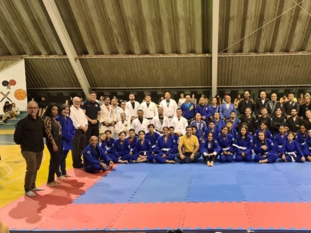 Aula inaugural do Tatame na Escola marca início de projeto voltado à prevenção e cidadania