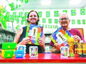 Venda de figurinhas da Copa do Mundo movimenta bancas de jornal