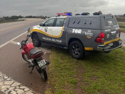 TOR prende suspeito e recupera motocicleta furtada na Rodovia Santos Dumont