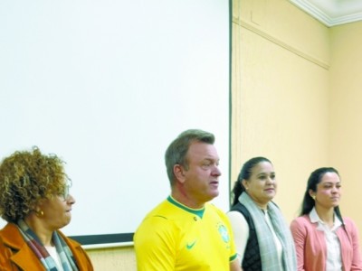 Elias Fausto realiza pagamento da primeira parcela do 13o salário 