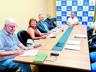 Elias Fausto paga Vale-Alimentação de R$ 1 mil a servidores municipais