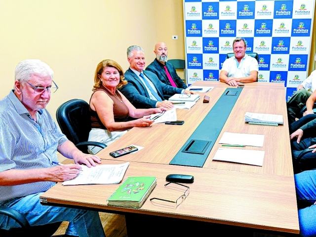 Elias Fausto paga Vale-Alimentação de R$ 1 mil a servidores municipais