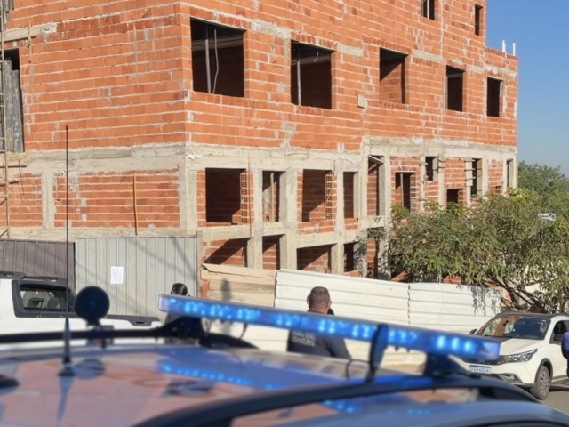 Ação de fiscalização resultou no embargo de quatro obras de edificações multifamiliares (conhecidas popularmente como kitnets)