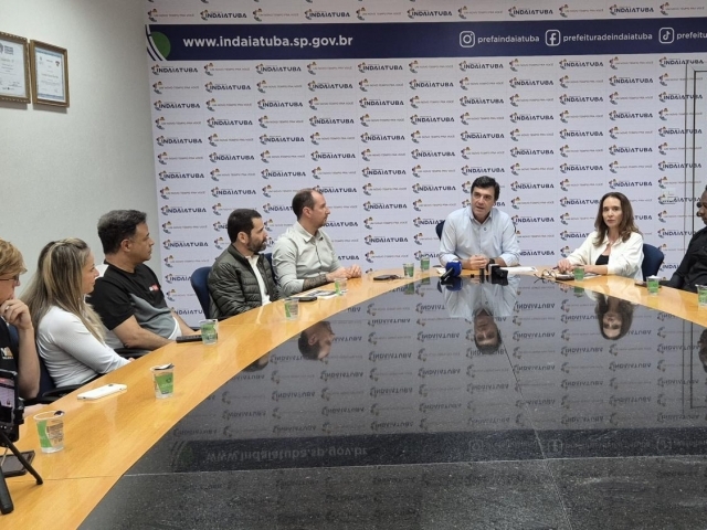 Expansão dos serviços públicos e transformações tecnológicas para atender às necessidades de uma população em constante crescimento.