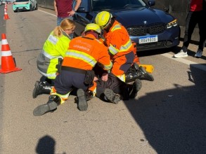 Motociclista fica ferido após colidir na traseira de BMW na SP-75, em Indaiatuba