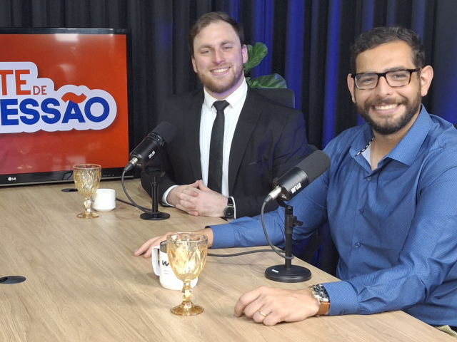 Mateus Kunde e Matheus Cardoso no podcast Gente de Expressão