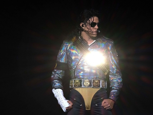 Rodrigo Teaser, intérprete do Michael Jackson, apresenta seu espetáculo 