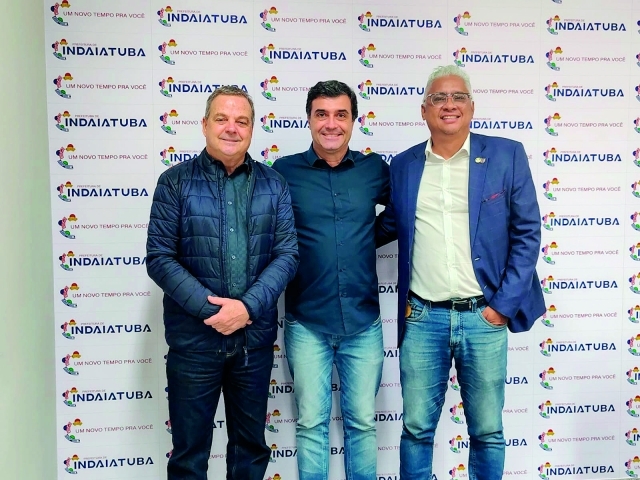 Gonça, sec. Des. Econômico, prefeito Dr. Custódio e Alexandre Romão, pres.  AEAI