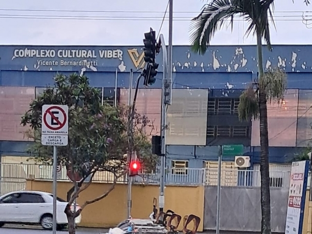 Área fica em praça em frente ao Espaço Viber