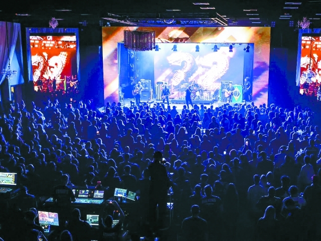 Uma noite de música, encontros e muita energia, com o público fazendo parte dessa história