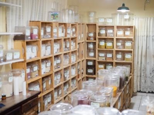 No armazém Natural, a variedade é de centenas de produtos