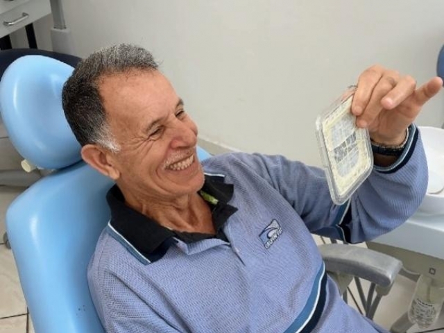 Entrega de setembro beneficiou 143 pacientes com 247 peças de próteses dentárias pelo SUS.