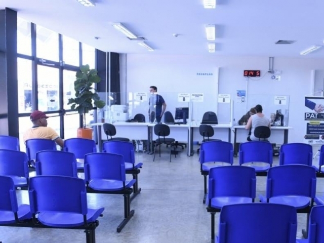 O PAT e o Banco do Povo funcionam de segunda a sexta no Ponto Cidadão.